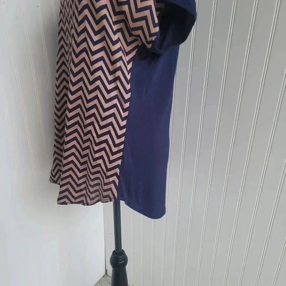 NWT Espresso Shirt Women's Blue Pink Zigzag Chevron Blouse Stretch Sz XL - Picture 3 of 8